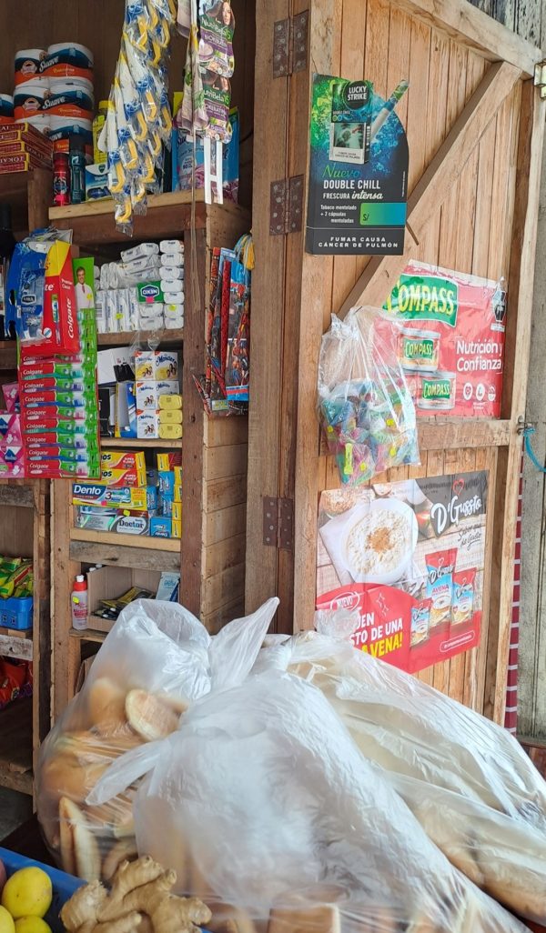 Perú (Pucallpa), Tienda de barrio